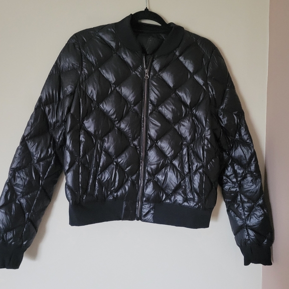 Alo Yoga Idol Quilted Down Bomber Jacket Black - Picture 2 of 9